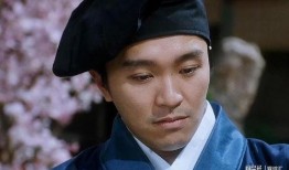 唐伯虎在线观看免费观看,穿越时空的传奇人生，免费在线观看，尽享经典喜剧盛宴